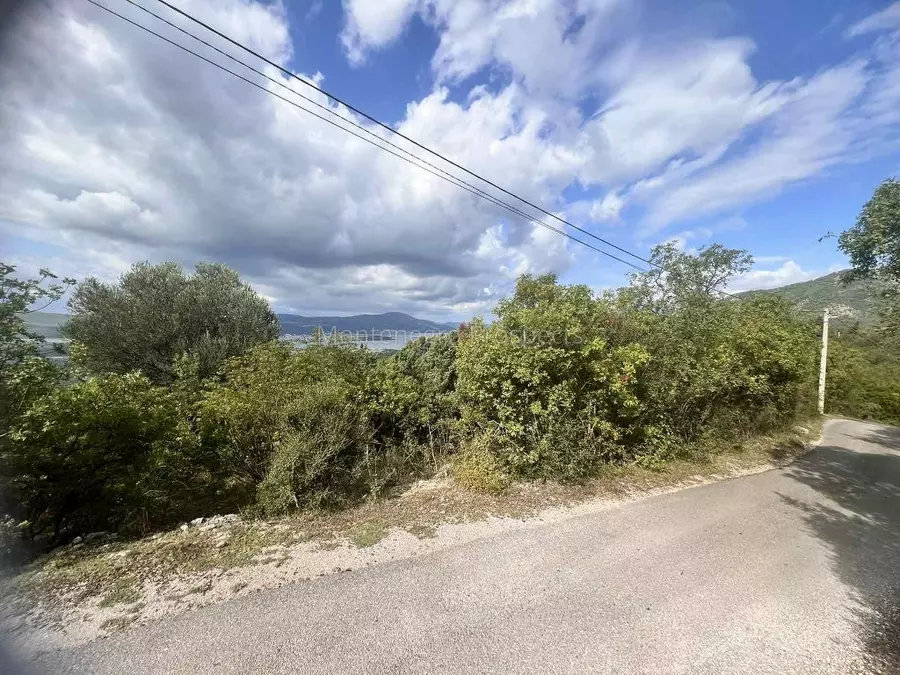 Plot with sea views for sale in green area of kavac 13758 5